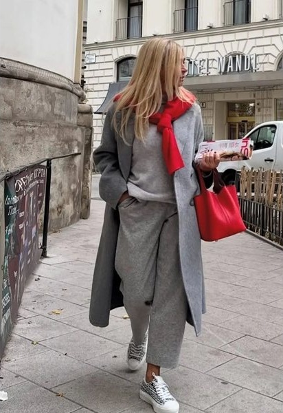 За новия сезон: Чанти с къса дръжка, плетена кожа и лакови акценти в ежедневието