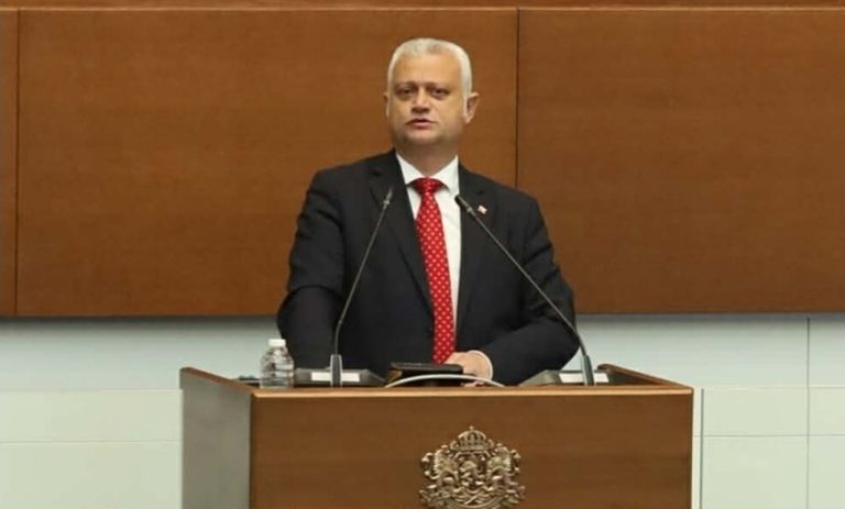 Емил Дечев: Кремена Илиева не е уволнена, нито отстранена от НИК Емил Дечев: Кремена Илиева не е уволнена, нито отстранена от НИК