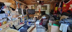 Трагедия във Верона: Жена загина задушена под купчини кашони в дома си