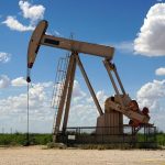 Гръцки банкер и шефът на BlackRock предупреждават за рецесия при петрол от 150 долара