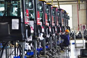 Китайският производствен сектор се завръща към растеж през март