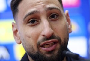 Босненско момче за топки откраднало "пищова" на Донарума при елиминацията на Италия