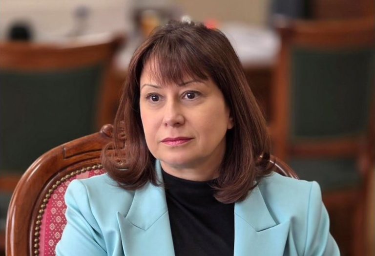 Омбудсманът Велислава Делчева се противопостави на 30% поскъпване на парното в София