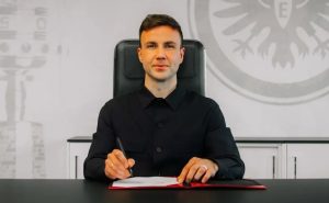 Марио Гьотце удължи договора си с Айнтрахт Франкфурт до 2028 година