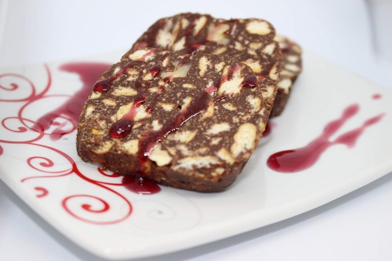 Сладък салам с бренди: Класическа рецепта от детството с изискан алкохолен аромат