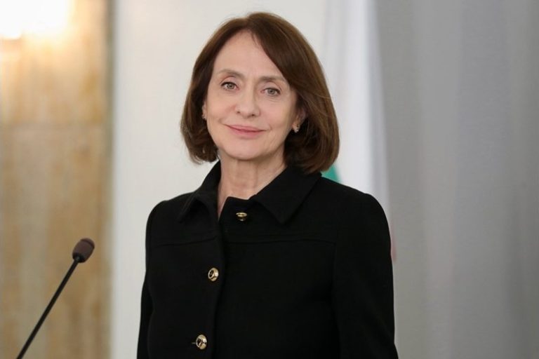 Надежда Нейнски настоява за дипломатическо решение за Ормузкия проток