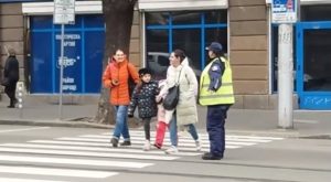 Къде изчезна българинът от общия хол с цветни мечти?