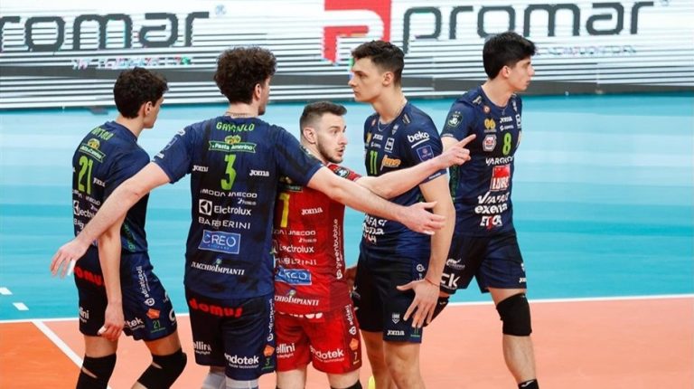 Алекс Николов и "Лубе" отпаднаха от Шампионската лига след втора загуба от "Заверче" Алекс Николов и "Лубе" отпаднаха от Шампионската лига след втора загуба от "Заверче"