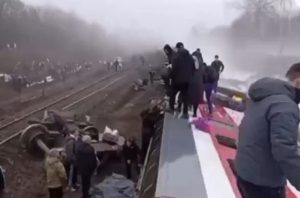 Влак дерайлира в Русия, има 7 пострадали (Видео)