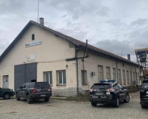 Разкриха високотехнологична фабрика за незаконни цигари в Дупница