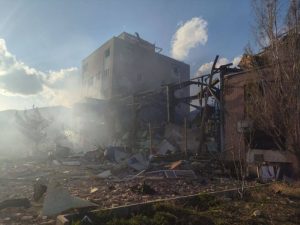 Елитен ирански университет в Техеран бе бомбардиран при нови въздушни удари