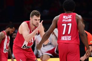 Александър Везенков изведе "Олимпиакос" до труден успех над АСВЕЛ в Евролигата