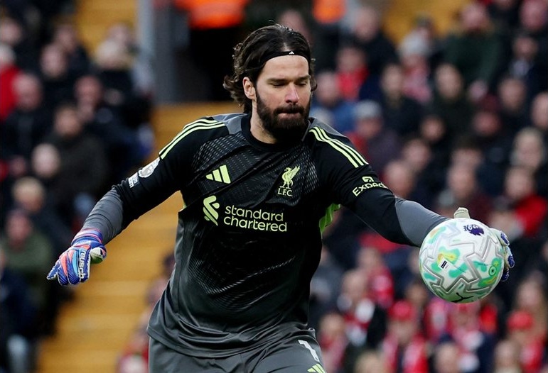 Ливърпул губи Алисон Бекер за сблъсъците с ПСЖ и Манчестър Сити