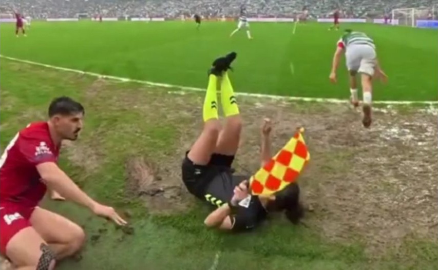 Скандал в Турция: Футболисти повалиха съдийка и я оставиха в калта