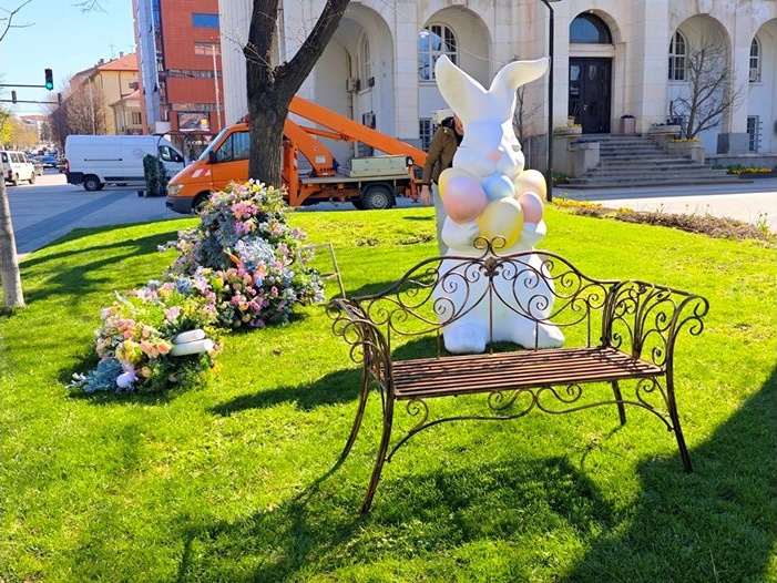 Плевен посреща Великден с мащабна културна програма и нова празнична украса