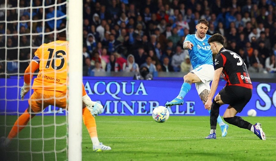 Наполи излъга Милан с 1:0 и стана основен преследовател на лидера Интер