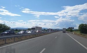 До 13 ч ограничават движението в активната лента от км 2 до км 3 на АМ „Тракия“ към София