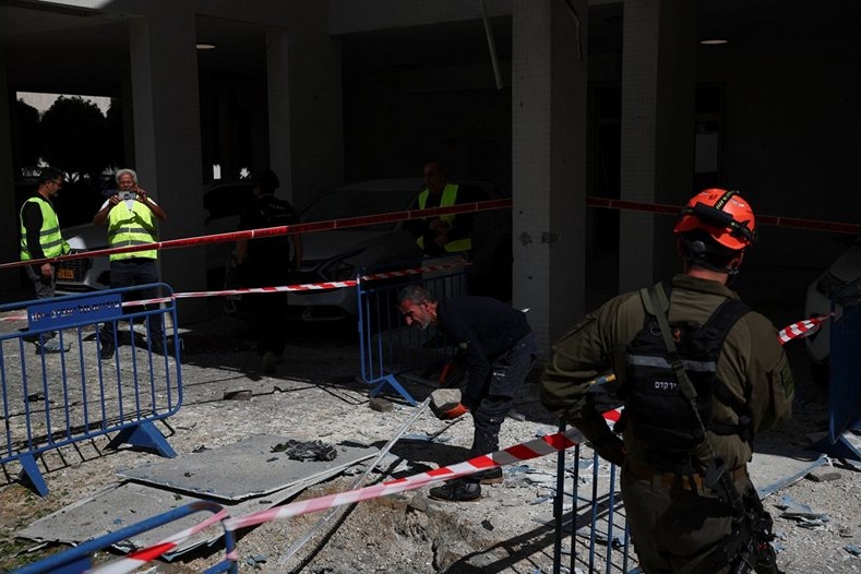 Няколко експлозии отекнаха в Тел Авив, Иран атакува града с касетъчни боеприпаси