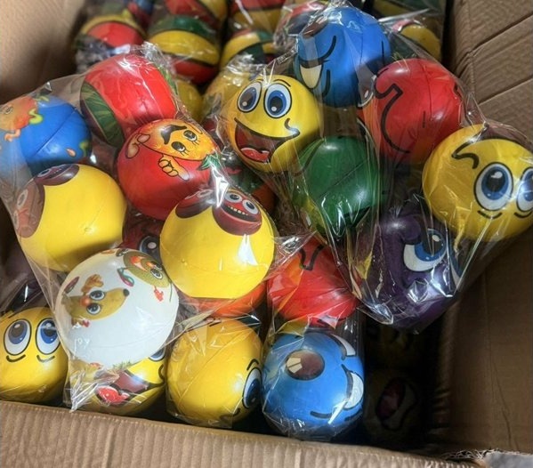 Митничари иззеха близо 33 700 контрабандни стоки от Китай при проверки в Бургас