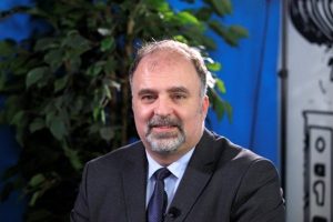 Министърът на културата Найден Тодоров празнува рождения си ден на сцената в Скопие