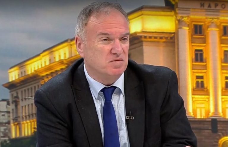 Владимир Чуков: САЩ преговарят с Иран, но Китай е стратегическият играч в сянка Владимир Чуков: САЩ преговарят с Иран, но Китай е стратегическият играч в сянка