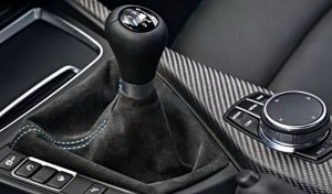 BMW запазва ръчните скорости за мощните M модели до края на десетилетието