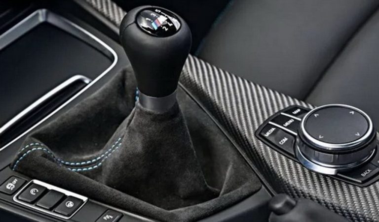 BMW запазва ръчните скорости за мощните M модели до края на десетилетието BMW запазва ръчните скорости за мощните M модели до края на десетилетието