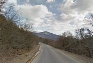 Извънгабаритен товар затруднява движението в Шуменско и Ришкия проход на 9 април