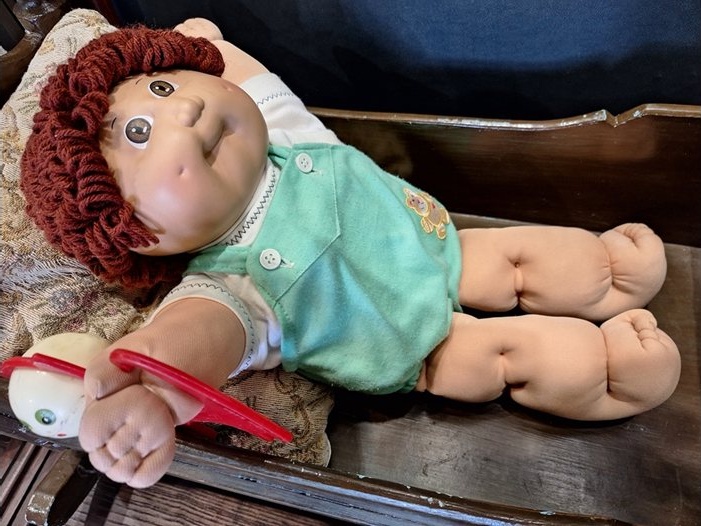 Показват на изложба куклата, предизвикала истерия при социализма