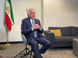 Синът на последния шах Реза Пахлави призова за пълна смяна на режима в Иран