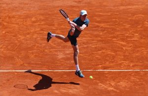 Яник Синер спря серията си от сетове, но продължава към четвъртфиналите в Монте Карло