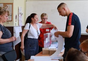 Лидери, как ще живеем след 19 април? Питаме ги за здраве, цени, пътища, данъци и правосъдие