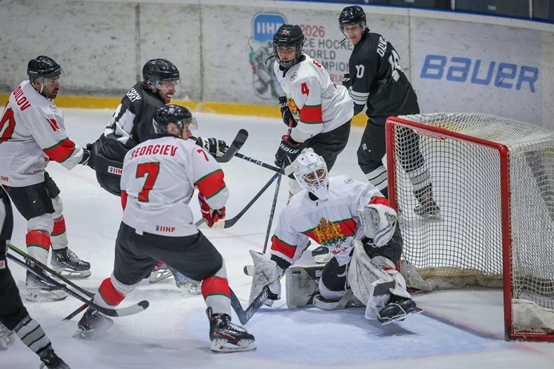 България загуби 1:7 от Нова Зеландия на световното по хокей на лед в София