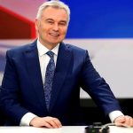 Известният британски тв водещ Иймън Холмс е приет в болница след инсулт