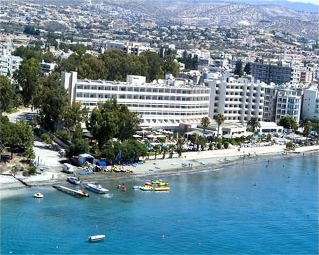 Двама загинаха при частично рухване на сграда в Кипър