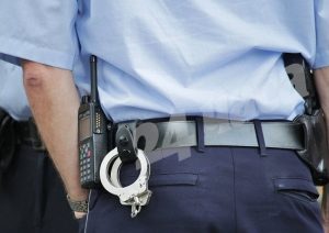 Мъж с брадва нападна американски военен самолет в Ирландия