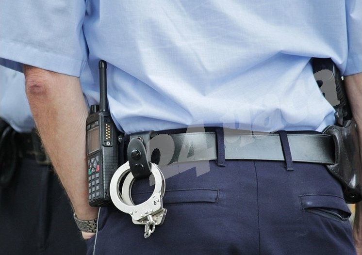 Мъж с брадва нападна американски военен самолет в Ирландия