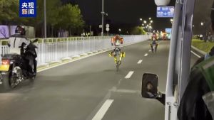 Проведоха генерална репетиция за полумаратона за хуманоидни роботи в Пекин