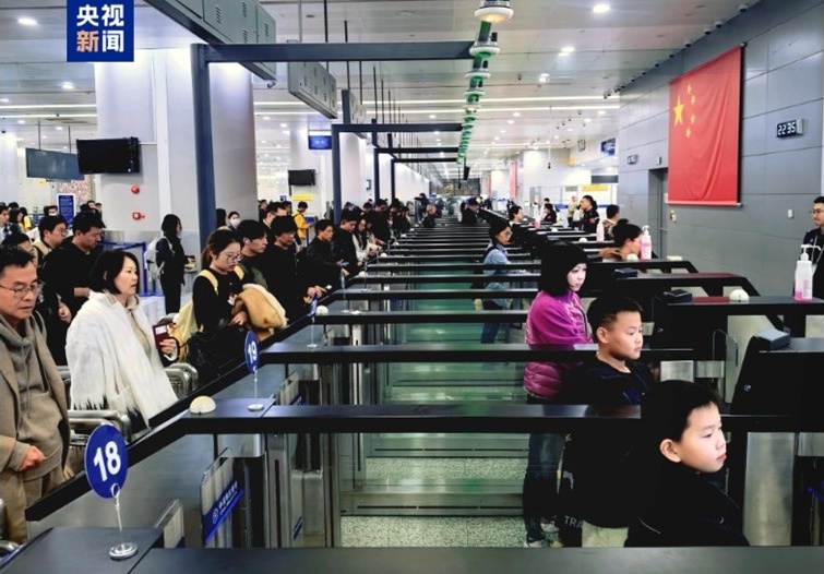 Международният пътникопоток на летище Пудун в Шанхай надмина 10 милиона души