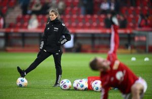 Унион Берлин защити Мари-Луизе Ета от сексистки атаки след историческото ѝ назначаване