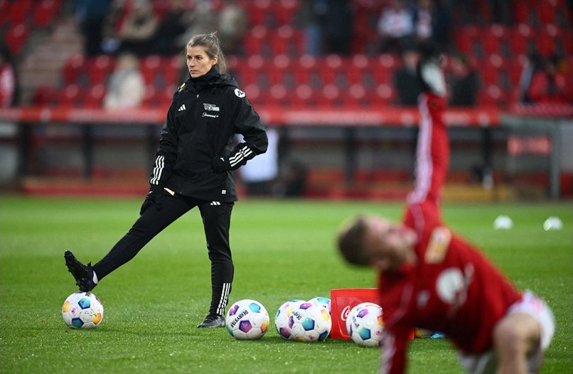 Унион Берлин защити Мари-Луизе Ета от сексистки атаки след историческото ѝ назначаване