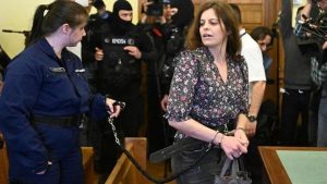 Съдът в Будапеща спря съдебното производство срещу италианската евродепутатка Илария Салис