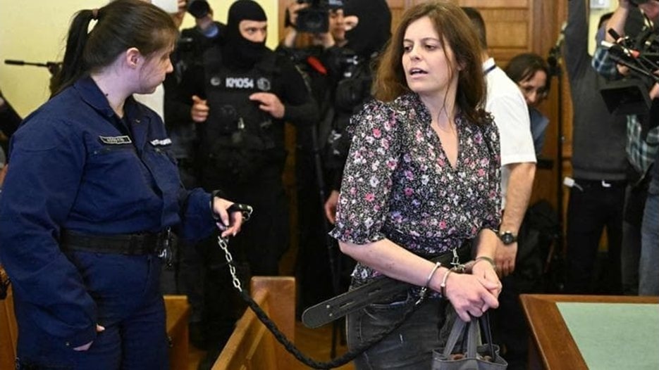 Съдът в Будапеща спря съдебното производство срещу италианската евродепутатка Илария Салис