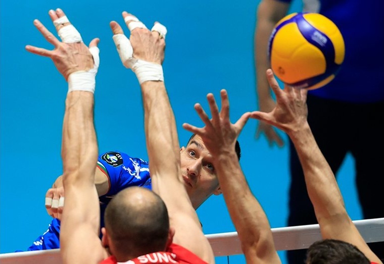 "Левски" удари 3:2 ЦСКА и ще брани титлата си във финала