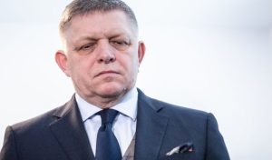 Хиляди на протест в Словакия срещу плановете на Роберт Фицо за ограничаване на вота