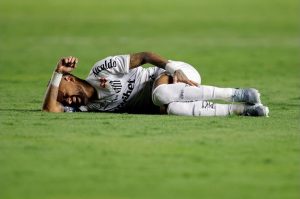 Неймар реализира четвъртия си гол за сезона при равенство на Сантос в Копа Судамерикана