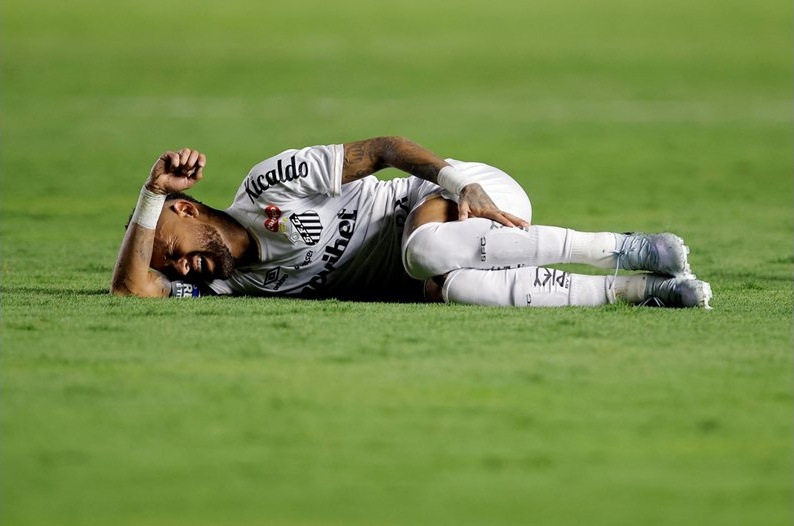 Неймар реализира четвъртия си гол за сезона при равенство на Сантос в Копа Судамерикана