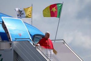 Папа Лъв XIV отговори на Тръмп с призив за мир и диалог от Камерун