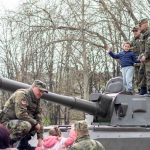 Елитни военни от Стрямската бригада показаха на деца модерни системи за защита от дронове