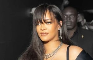 Риана стана първата жена с над 200 милиона сертифицирани продажби на сингли